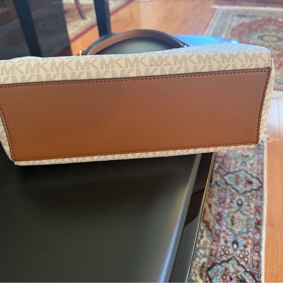 Michael Kors Shoulder Bag NWT - Picture 3 of 5